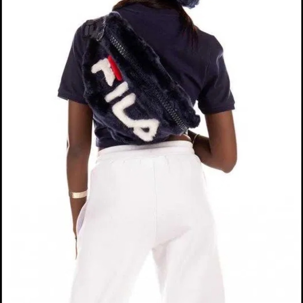 FILA Oversized Aussie Fur Waist Bag LA935259-410